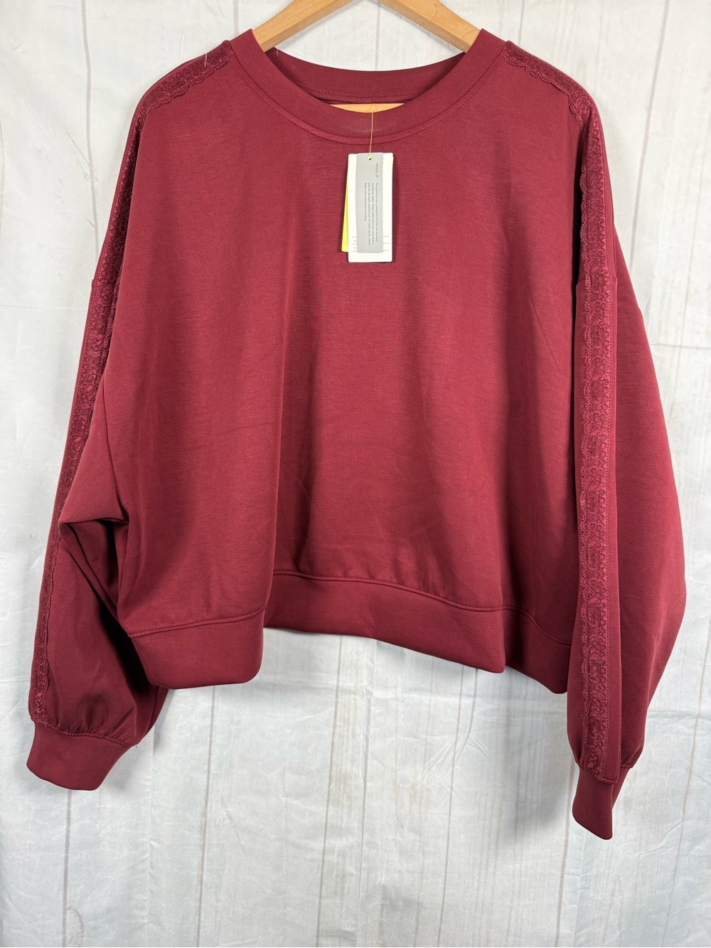 All in motion Women’s Sweatshirt Lace Size XL maroon